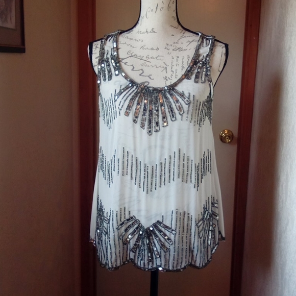 ANGL..BLACK. AND .WHITE TOP . POLYESTER - Picture 1 of 8